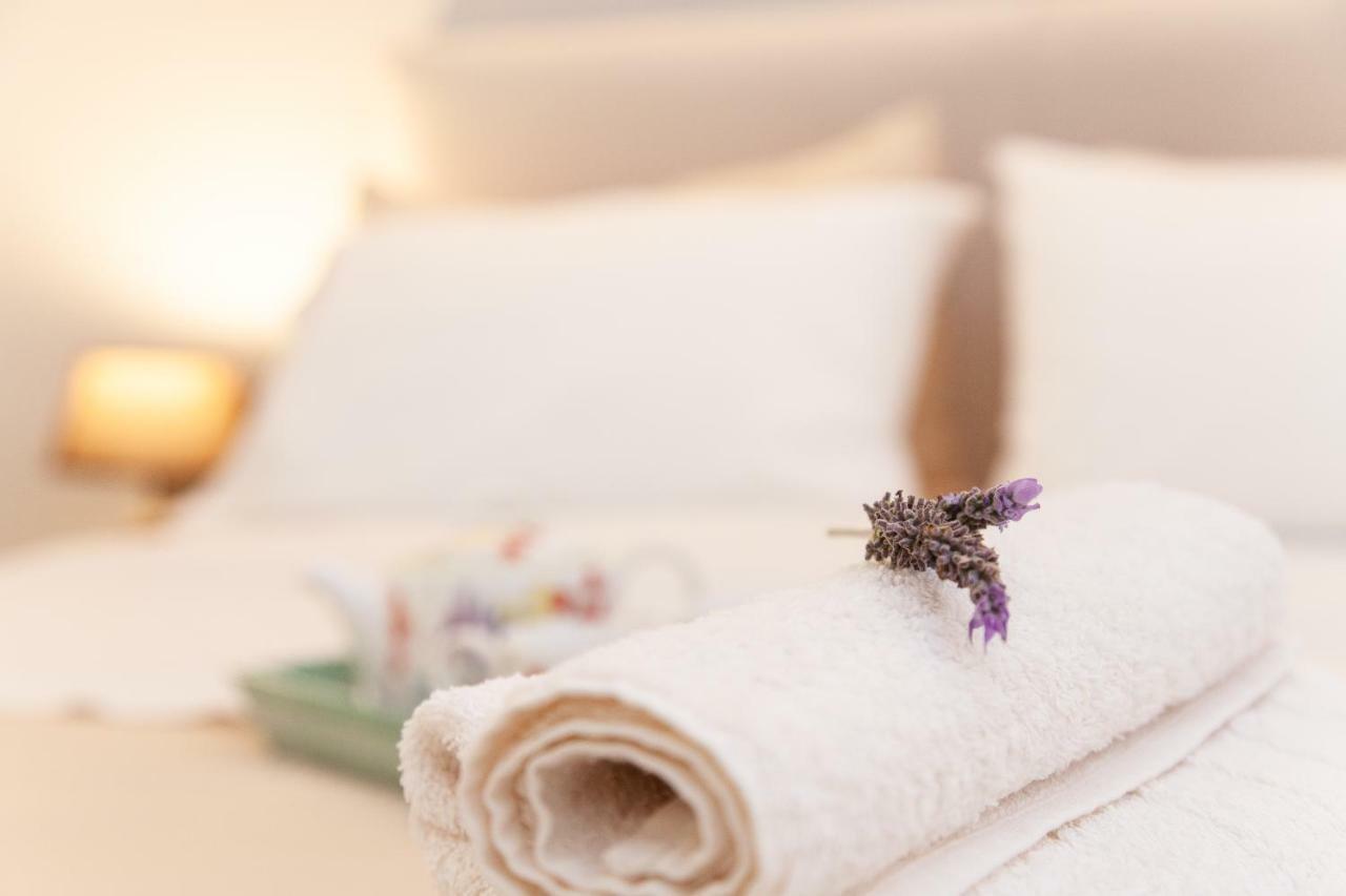 Sweet Suite Flora In Vouliagmeni Athens Ngoại thất bức ảnh