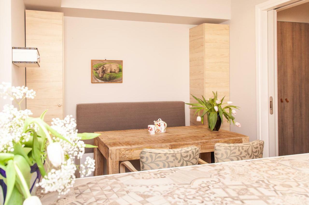 Sweet Suite Flora In Vouliagmeni Athens Ngoại thất bức ảnh