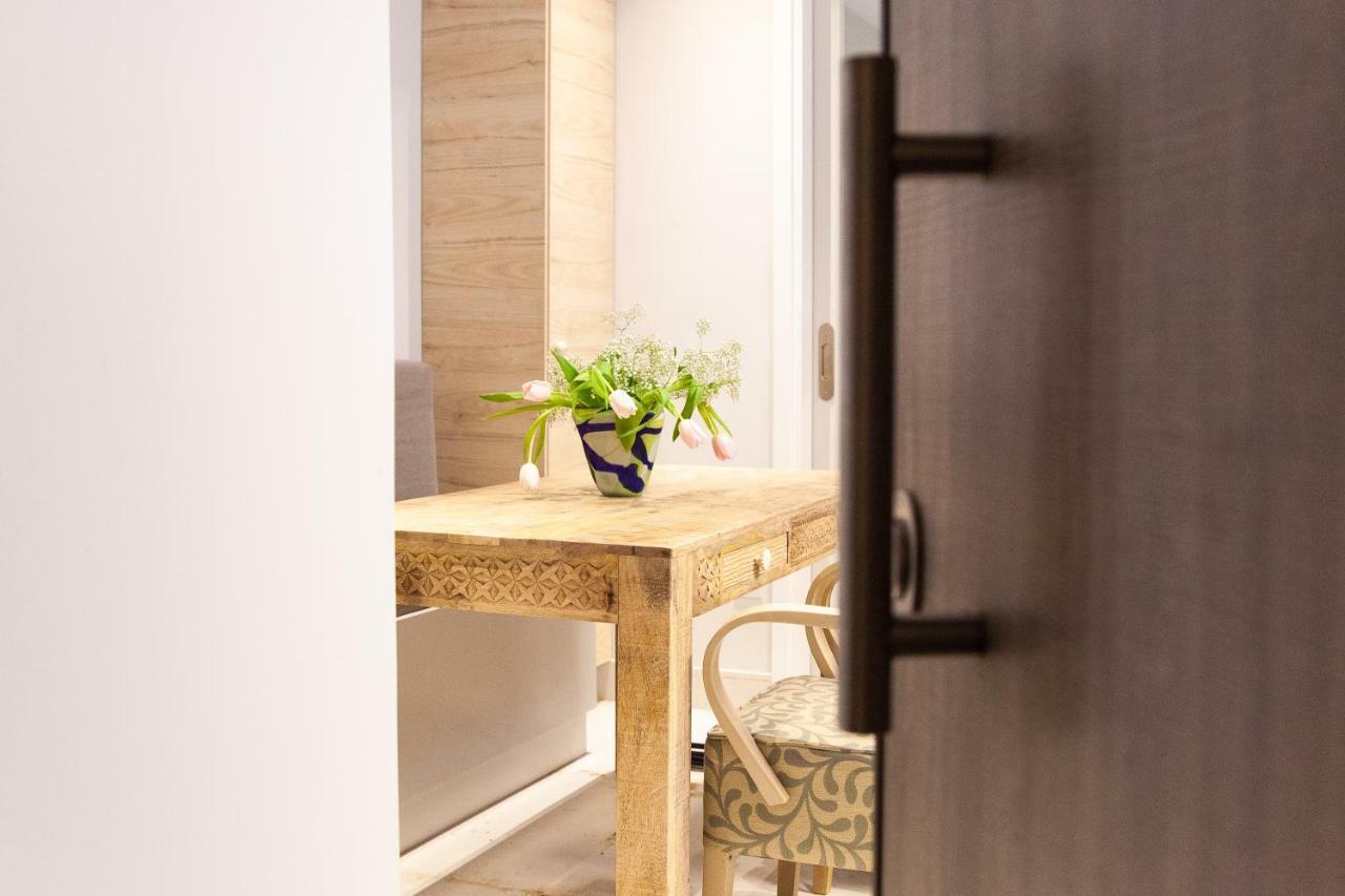 Sweet Suite Flora In Vouliagmeni Athens Ngoại thất bức ảnh